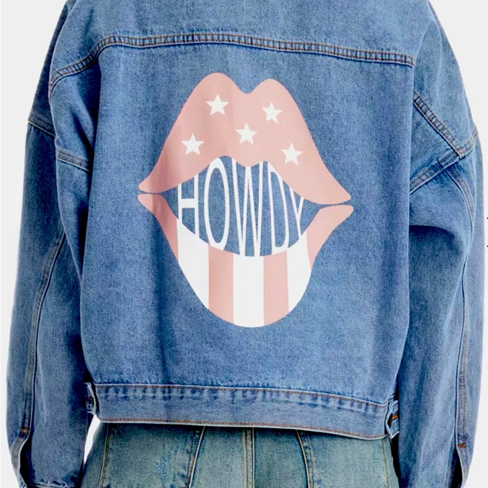 Howdy Lip Print Button Front Denim Jacket. medium blue wash.‎